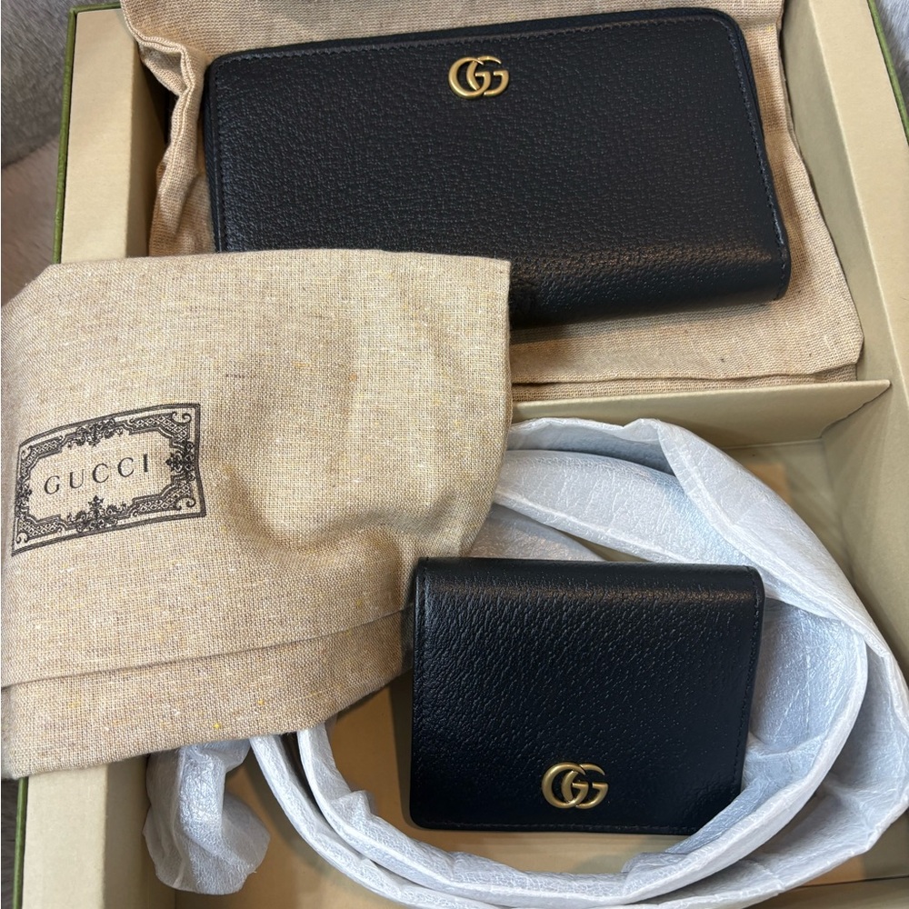 Gucci Black Leather Wallet and Card Holder with Gold Logo